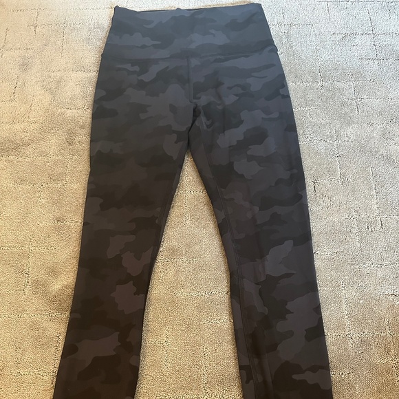 lululemon athletica Pants - Lululemon Wunder Under 25” Leggings